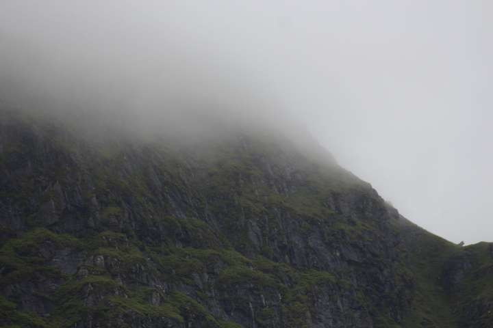 Berge und Nebel
